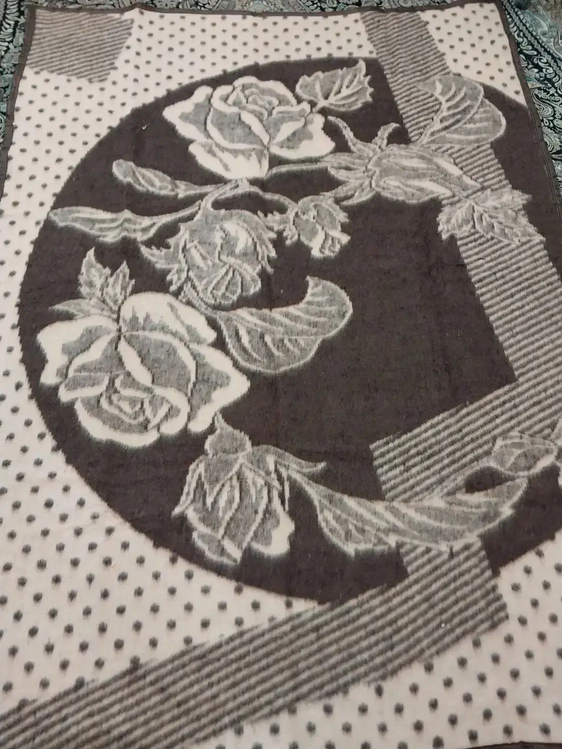 پتو ضخیم|رختخواب، بالش، پتو|لنجان, |دیوار