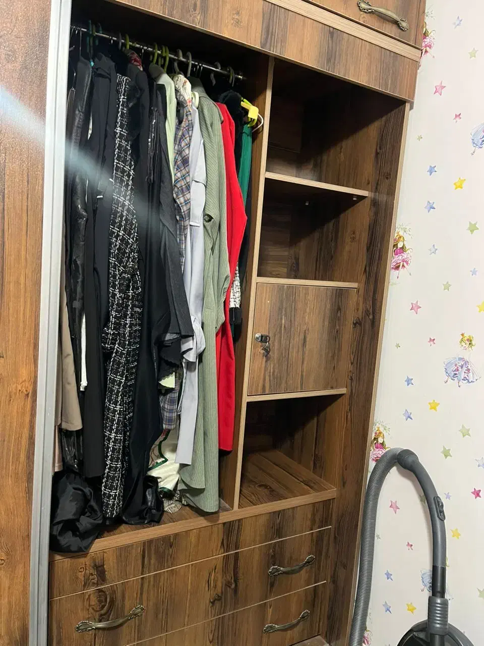 کمد ریلی درحدنو فوق العاده سالم و درجه یک|جاکفشی، کمد، دراور|اندیشه, اندیشه فاز ۱|دیوار