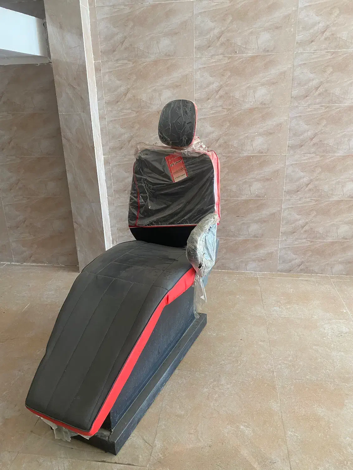 صندلی اصلاح|آرایشگاه و سالنهای زیبایی|خوی, |دیوار