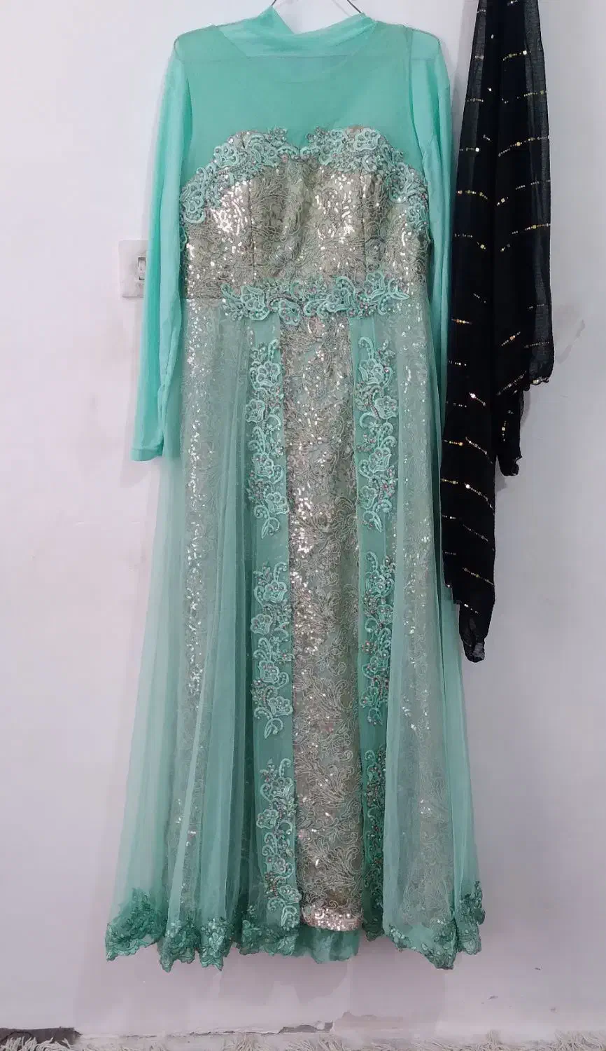 لباس مجلسی|لباس|بیستون, |دیوار