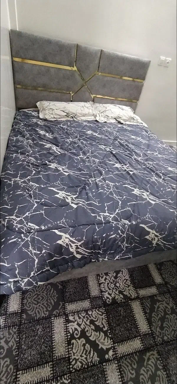 تخت خواب دونفره با تشک رویال در حد نویکساله خریدم|تخت و سرویس خواب|تهران, شهرک رضویه|دیوار