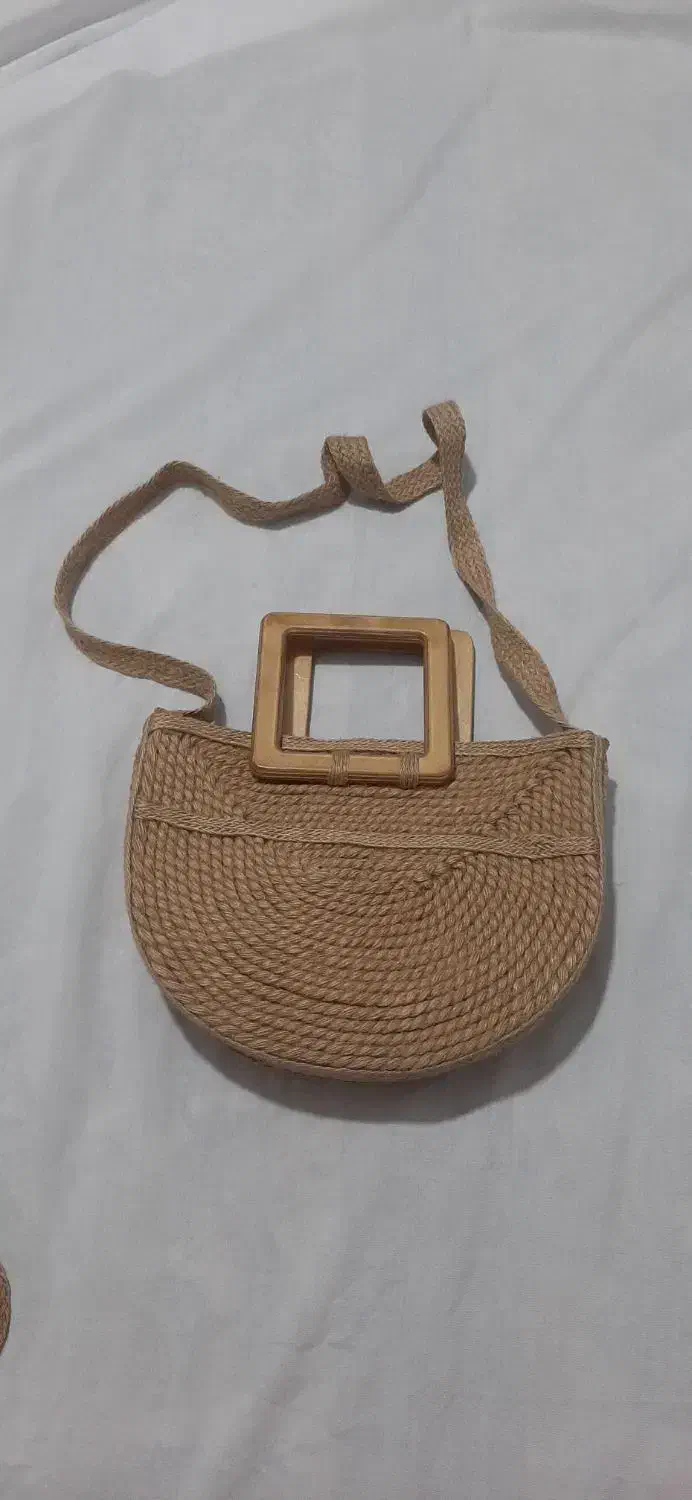 تعدادی کیف و لباس و کفش|کیف، کفش، کمربند|پاکدشت, پاکدشت (مامازند)|دیوار