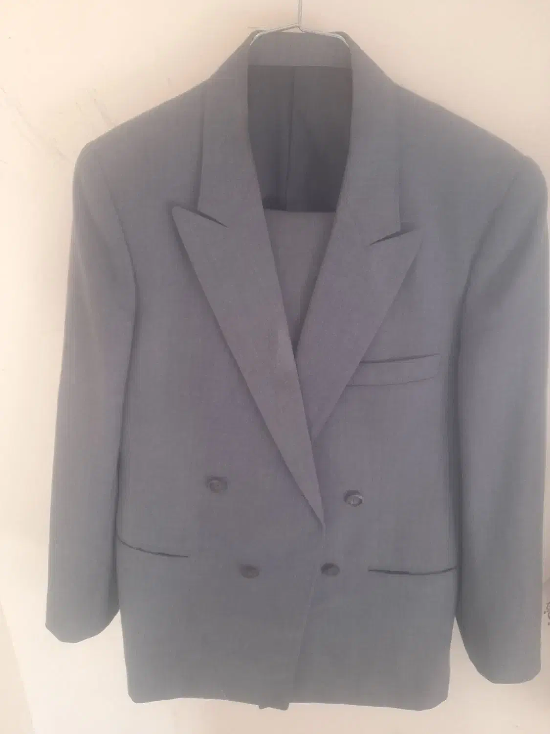 کت وشلوار در حد نوو۲ جفت کفش و یک شلوار لی پسرانه|لباس|تاکستان, |دیوار