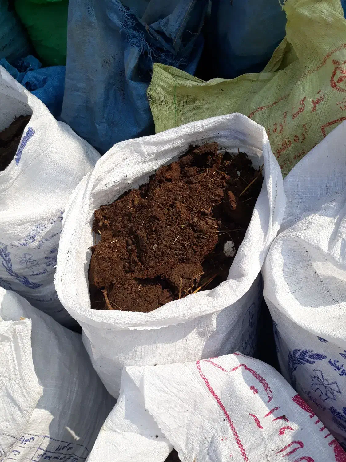 کود گوسفندی اعلا تمیز شده|خدمات باغبانی و درختکاری|اصفهان, کلمه خوران|دیوار