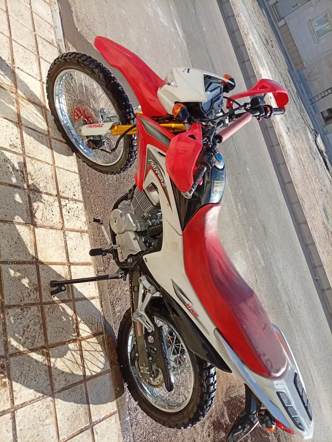 تریل پرواز۴۰۳|موتورسیکلت|قائن, |دیوار