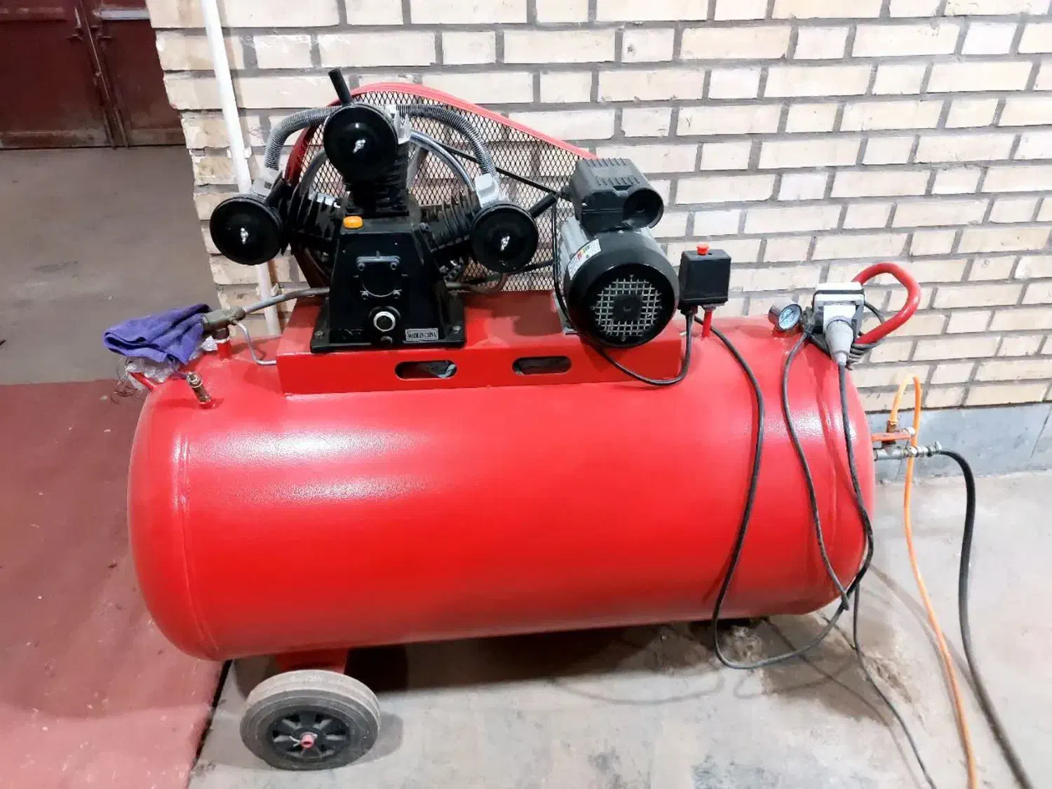 پمپ باد ۳۵۰ تایی|ابزارآلات|کاشان, کارگر|دیوار