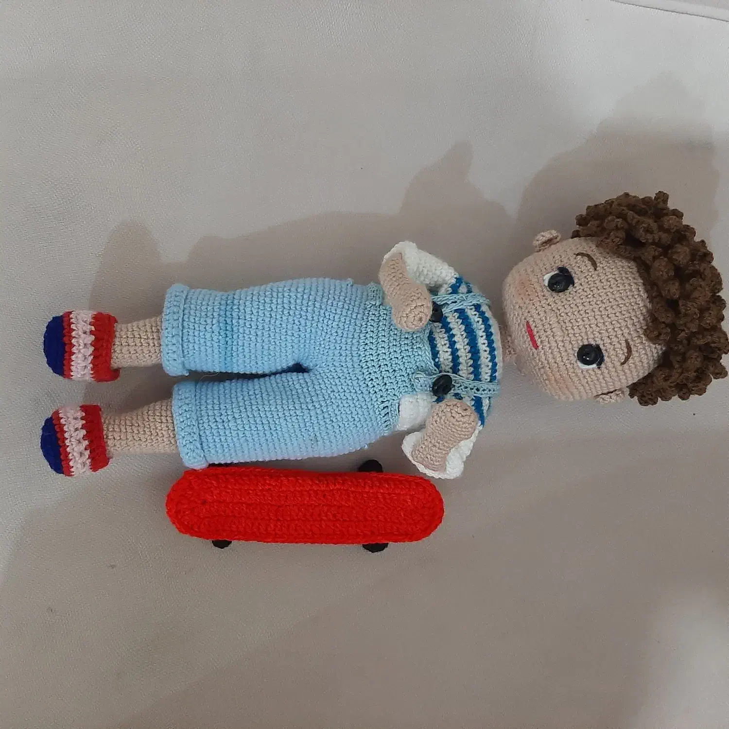 عروسک پسر اسکیت سوار|اسباببازی بچه|گرمی, |دیوار