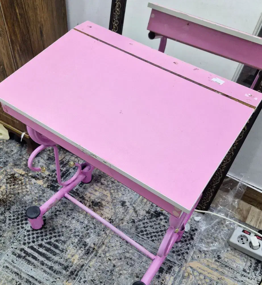 میز تحریر دخترانه صورتی رنگ|میز تحریر و کامپیوتر|رشت, باهنر|دیوار