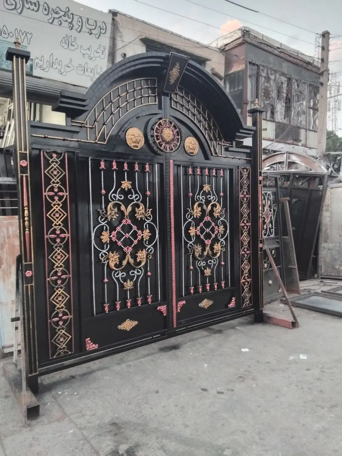نقاشی درب آهنی فلزی پنجره|خدمات پیشه و مهارت|اردبیل, |دیوار
