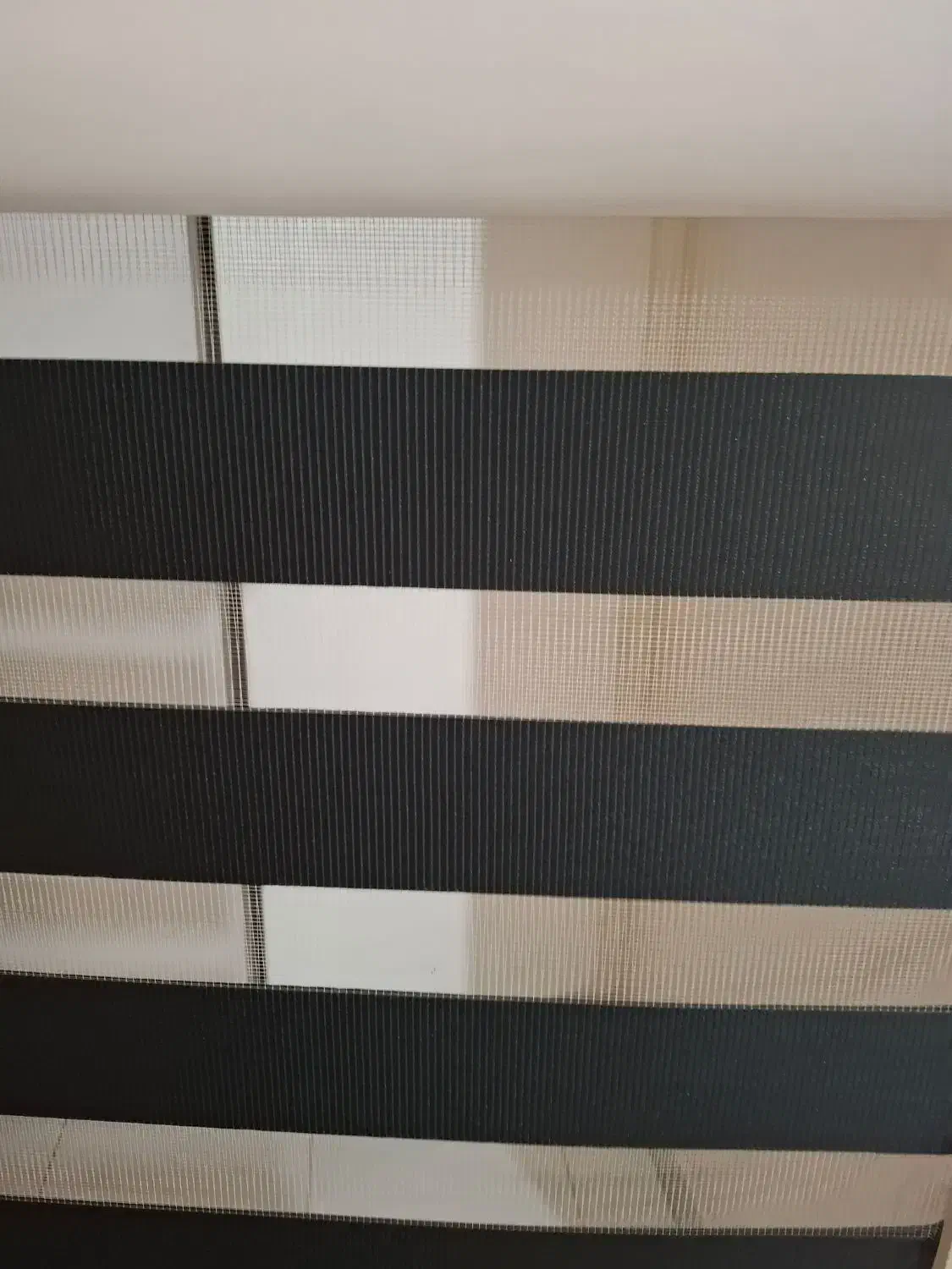 دوعدد پرده زبرا مشکی طوسی ۶ ماه استفاده شده|پرده، رانر، رومیزی|کرج, آق تپه|دیوار