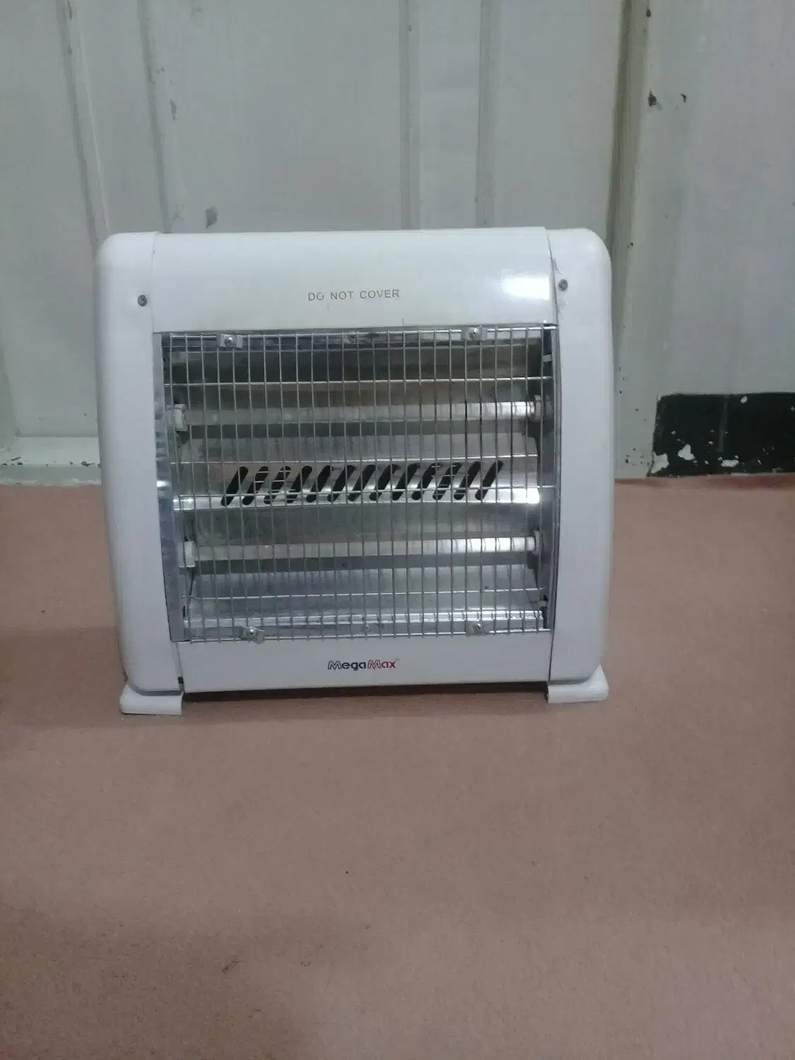 هیتر برقی فن داره.|بخاری، هیتر، شومینه|خرمآباد, |دیوار