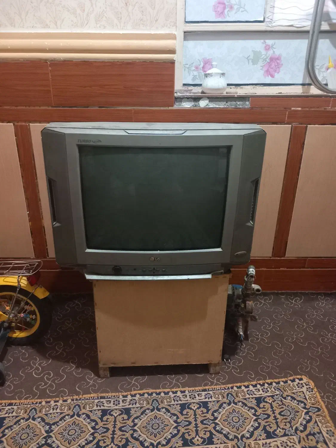 تلویزیون|تلویزیون و پروژکتور|کارون, |دیوار