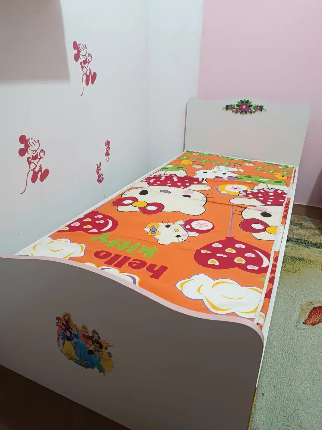 تخت و کمد و پاتختی اتاق نوجوان|تخت و سرویس خواب|مشهد, هنرور|دیوار