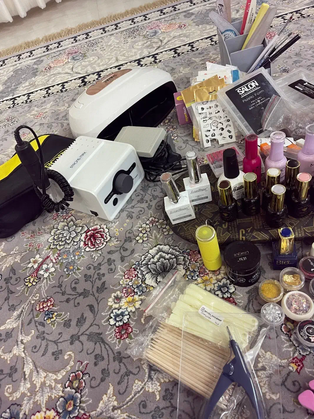 لوازم کاشت ناخن|آرایشگاه و سالن‌های زیبایی|زبرخان, |دیوار