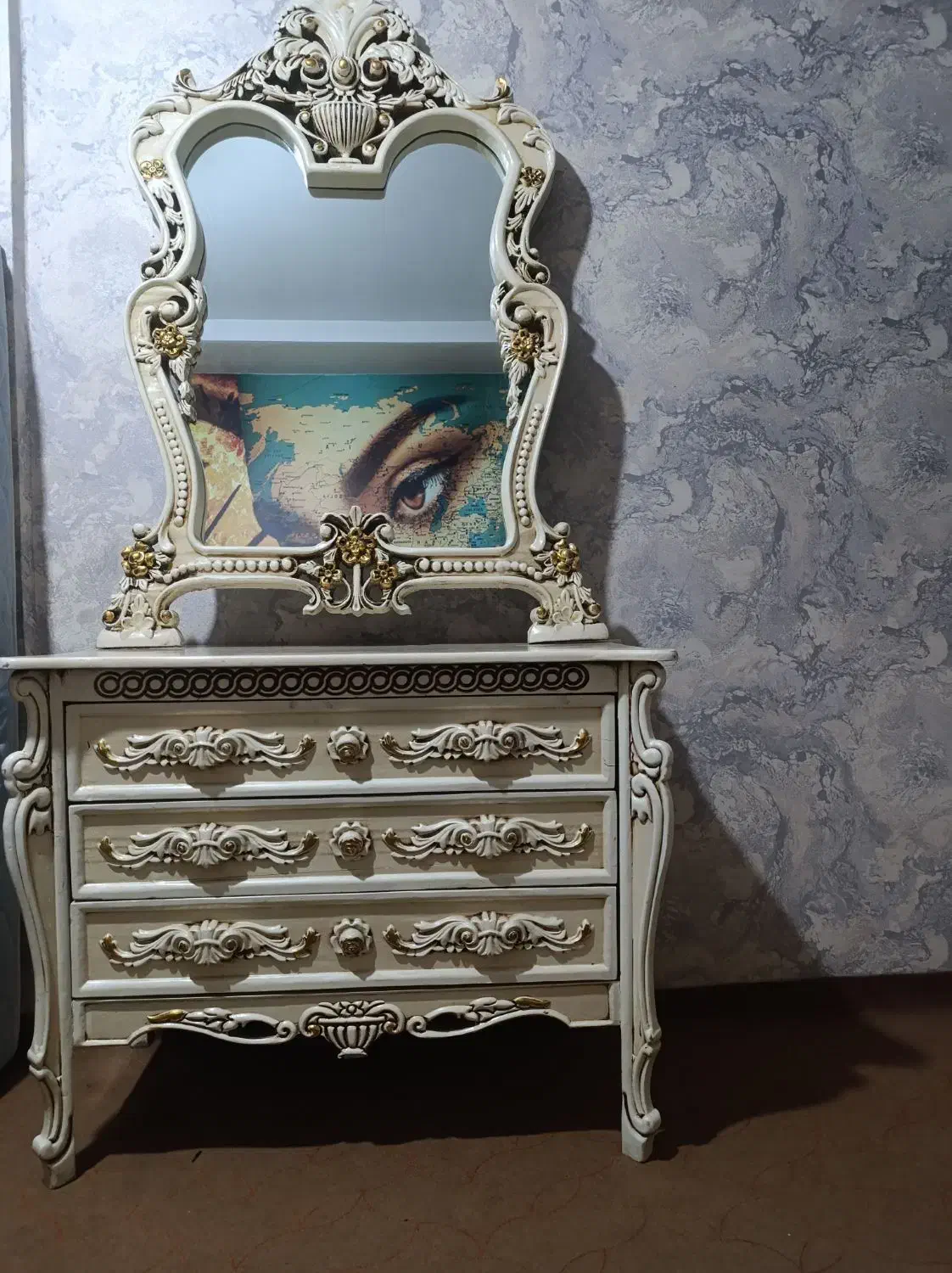 میز عسلی تخت خواب آینه کنسول کاملا سالم درخد نوع|مبلمان خانگی و میز عسلی|کرج, حصارک پایین|دیوار