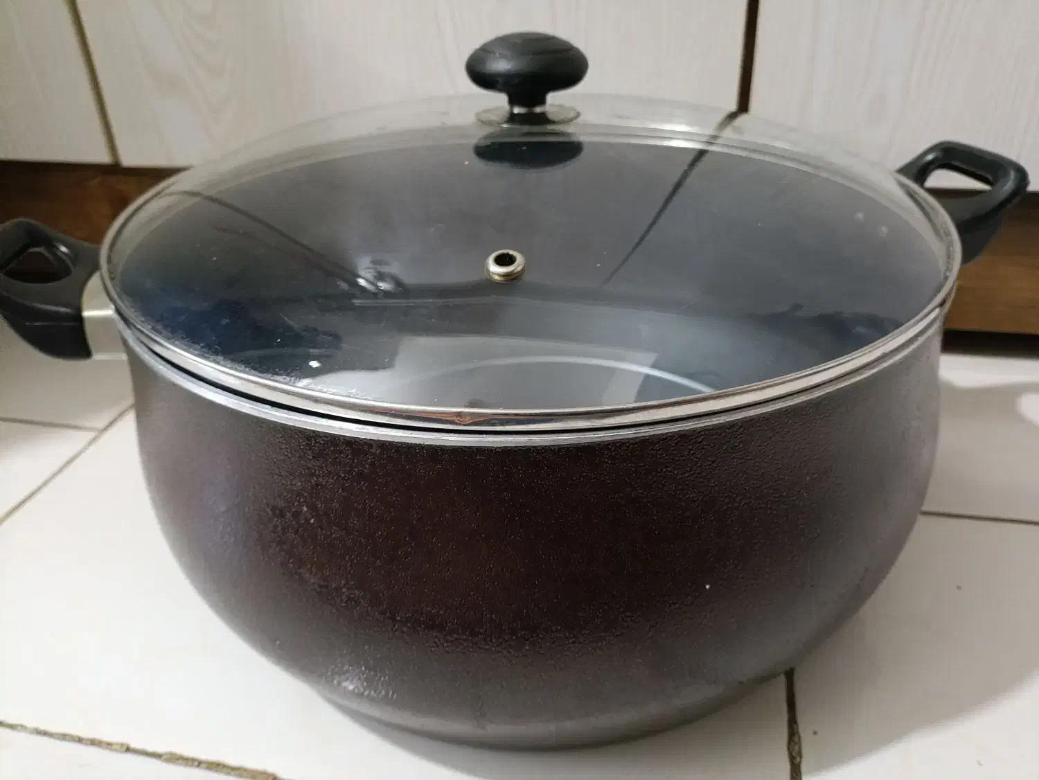 قابلمه تفلون کویریزد|ظروف پخت‌وپز|گلبهار, شهر جدید گلبهار|دیوار