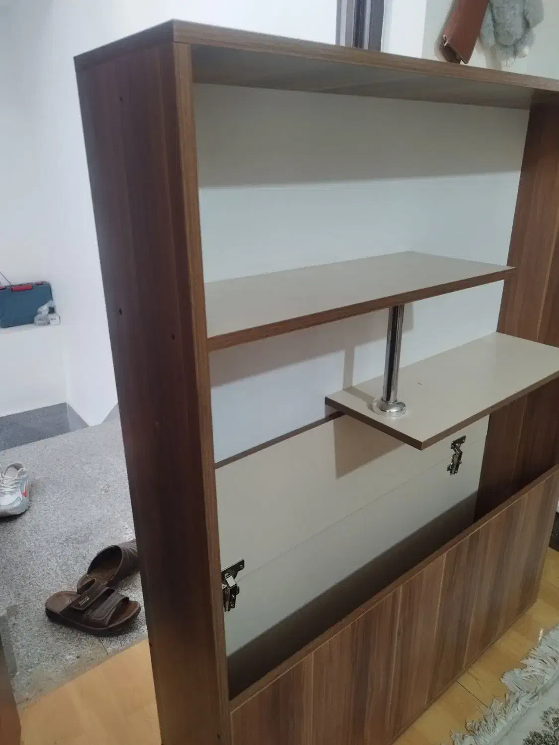 کتابخانه|کتابخانه، شلف، قفسههای دیواری|فولادشهر, C1|دیوار