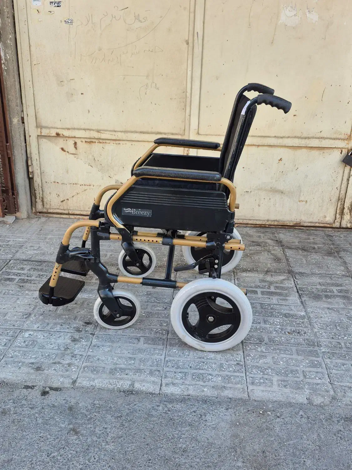 دو تا ویلچر خارجی فوق سبک مسافرتی|آرایشی، بهداشتی، درمانی|شاهین‌شهر, مخابرات (شهید بهشتی)|دیوار