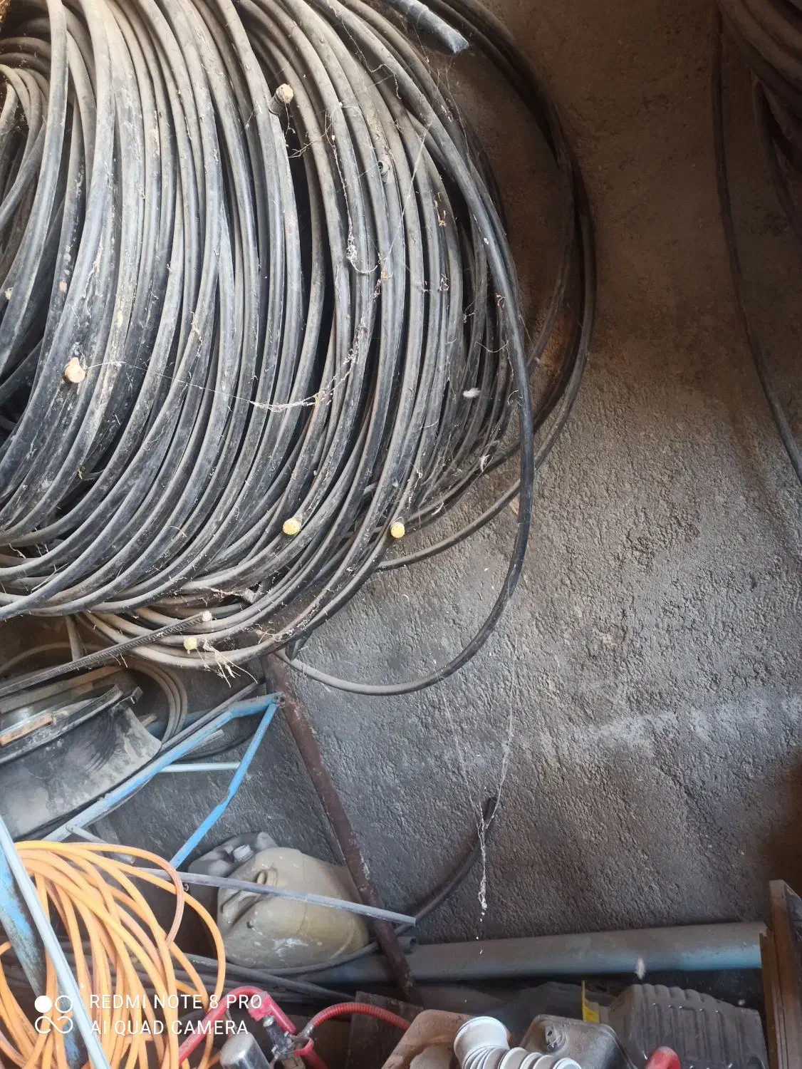 لوله های آبیاری قطره ای با شیر ها و لوله آهنی و پل|مصالح و تجهیزات ساختمان|نیشابور, چمبران|دیوار