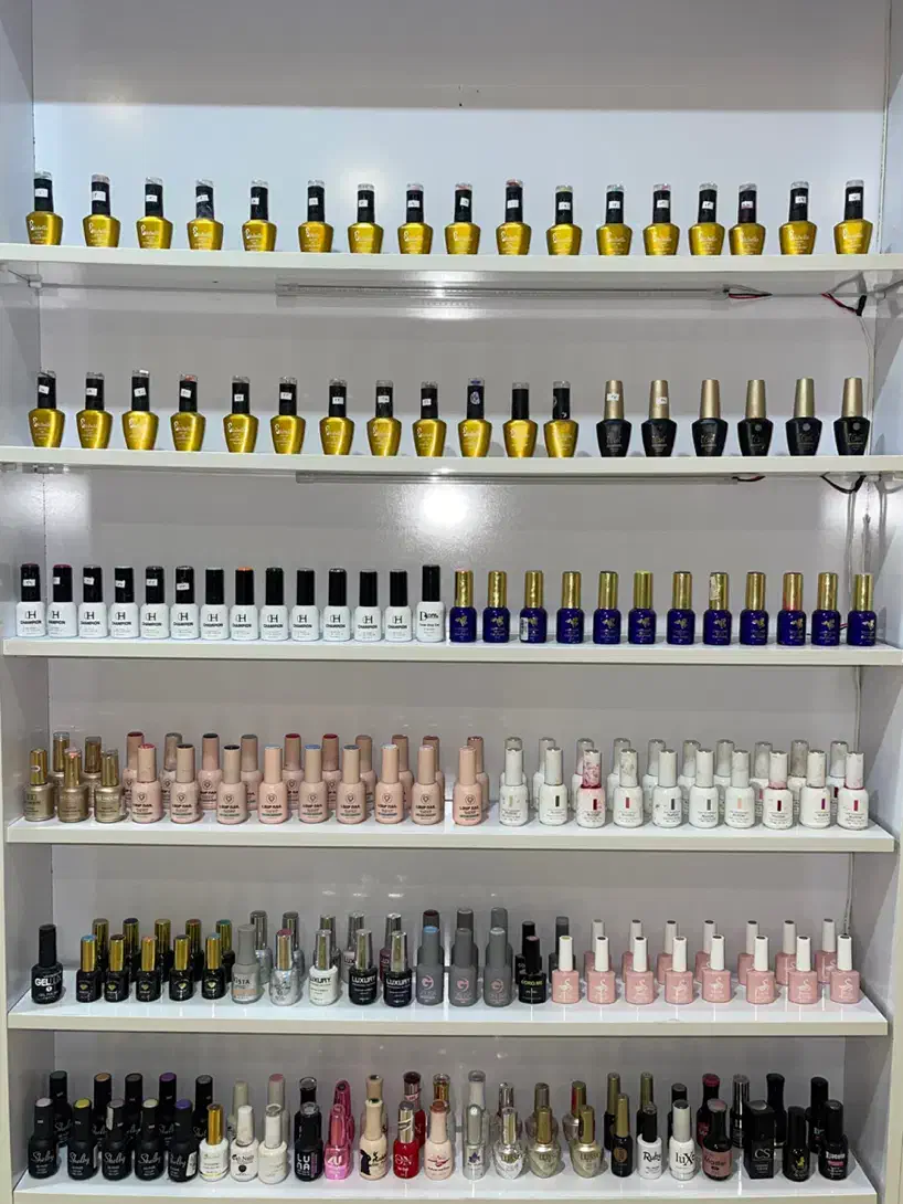 ۲۰۰ عدد لاک‌ژل و دستگاه یووی|آرایشی، بهداشتی، درمانی|تهران, شهران جنوبی|دیوار