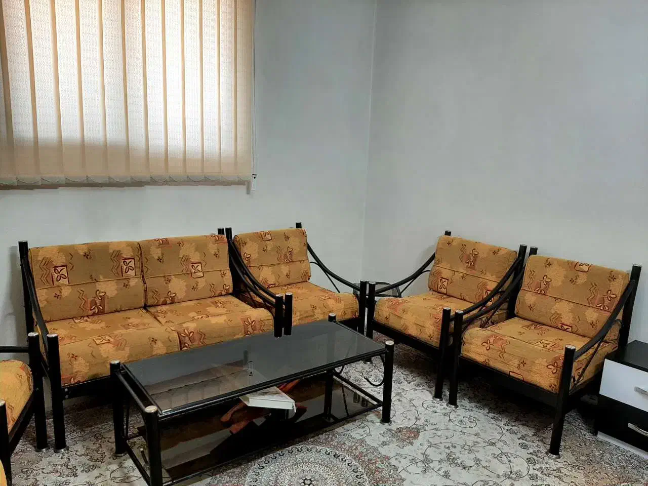 مبلمان ۸ نفره به همراه میز وسط مبل|مبلمان خانگی و میز عسلی|شاهین‌شهر, عطار|دیوار