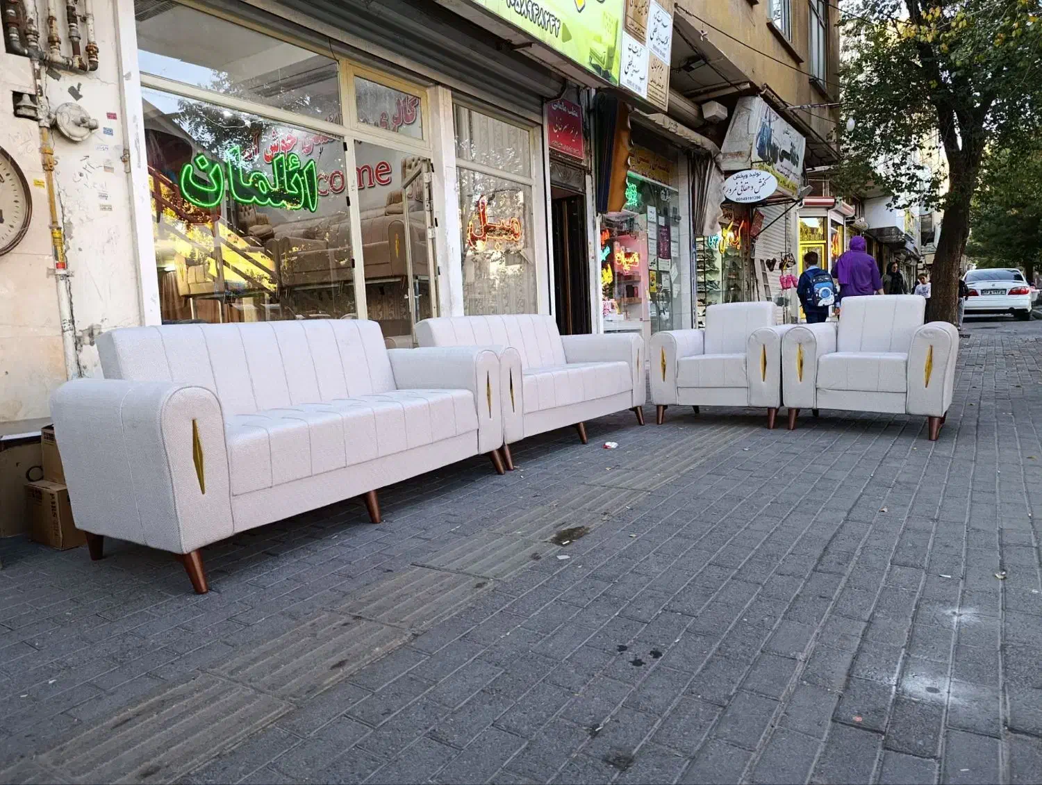 فضای شیک خانه با مبل راحتی با پارچه ی ضدلک و ضخیم|مبلمان خانگی و میز عسلی|تبریز, |دیوار