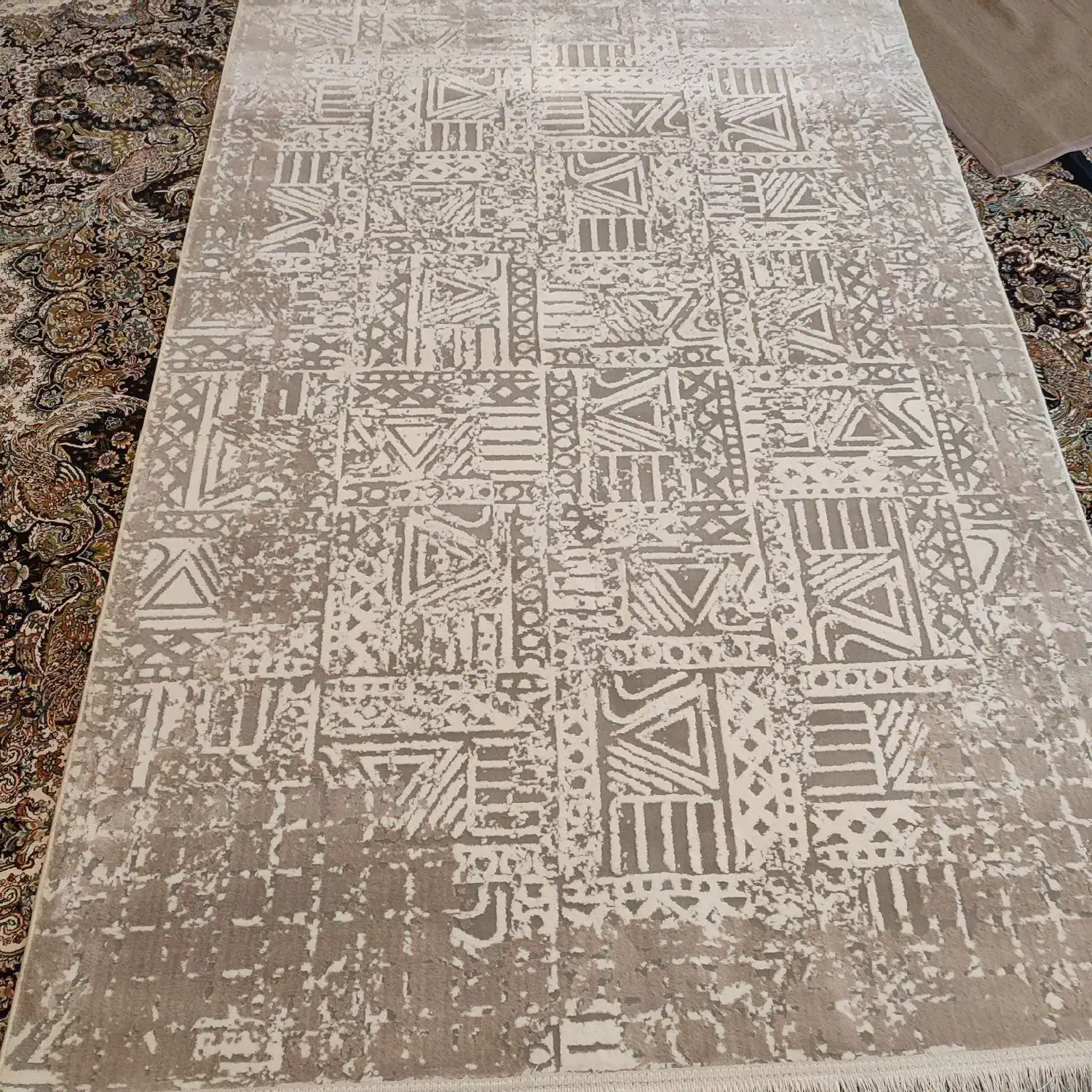 فرش ۴متری نقش برجسته|فرش|کرمانشاه, |دیوار