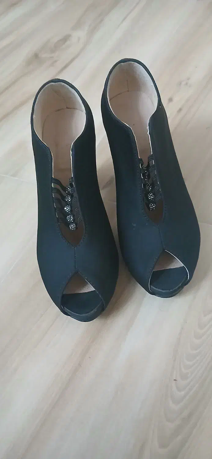 کفش|کیف، کفش، کمربند|تربت جام, شهید غلام زاده|دیوار