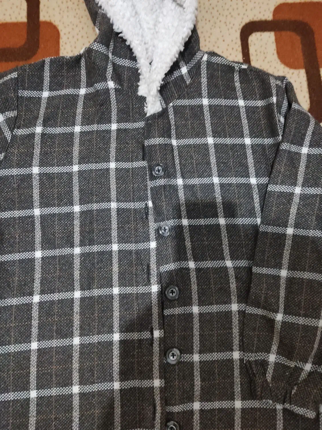 شکت چهار خونه نو|لباس|نور, |دیوار