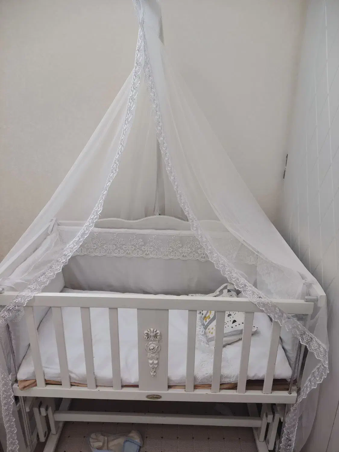 تخت بچه (گهواره ای)|تخت و صندلی بچه|قم, زنبیل آباد|دیوار