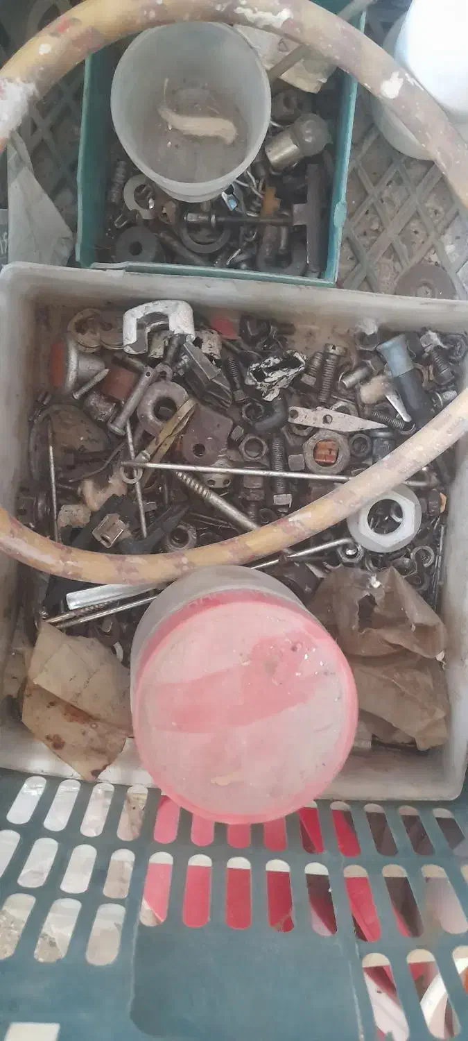 تعدادی لامپ پیچ و مهره وگونیا طاقچه|لامپ و چراغ|شیروان (خراسان), |دیوار