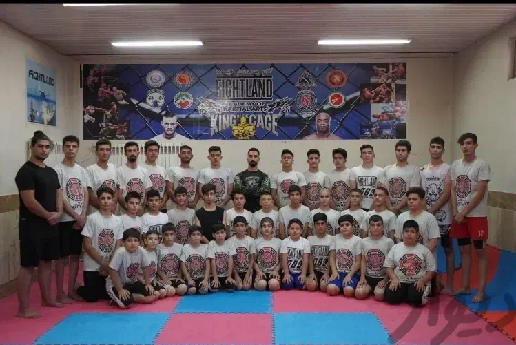 آکادمی دفاع شخصی و هنرهای رزمی ترکیبی|خدمات آموزشی|فولادشهر, B4|دیوار