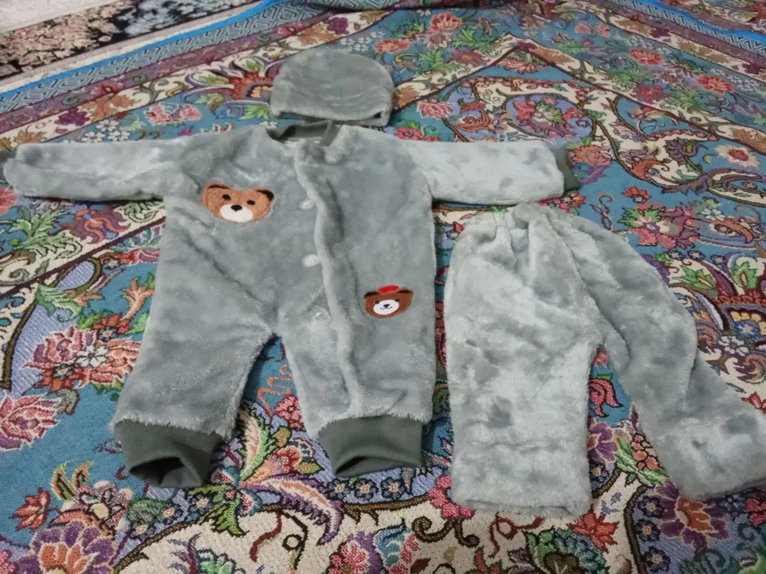 لباس نوزادی نو پسرانه|کفش و لباس بچه|قم, قلعه کامکار|دیوار