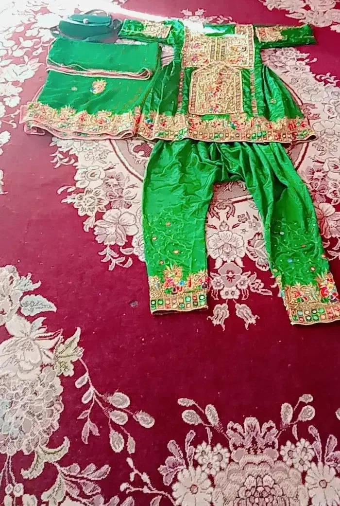 لباس بلوچی مجلسی|لباس|بم, |دیوار