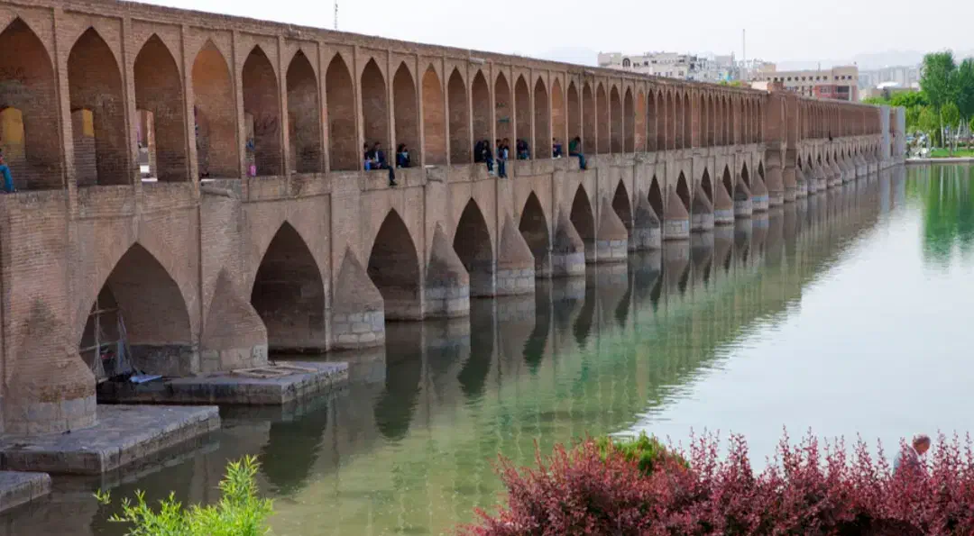 تور  اصفهان گردی (سی و سه پل میدان نقش جهان|تور و چارتر|رباط‌کریم, رباط‌کریم|دیوار