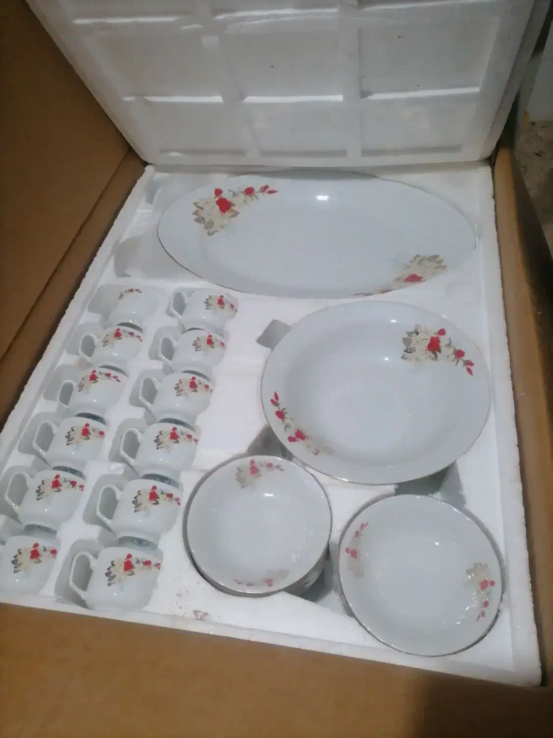 سرویس آکبند 12نفره زرین|ظروف سرو و پذیرایی|یزد, |دیوار