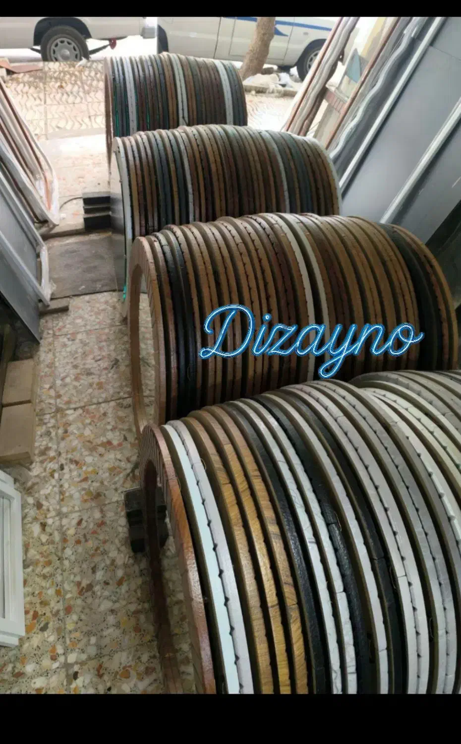 آینه گرد و چهارگوش و ایستاده|آینه|شاهین‌شهر, خانه کارگر|دیوار