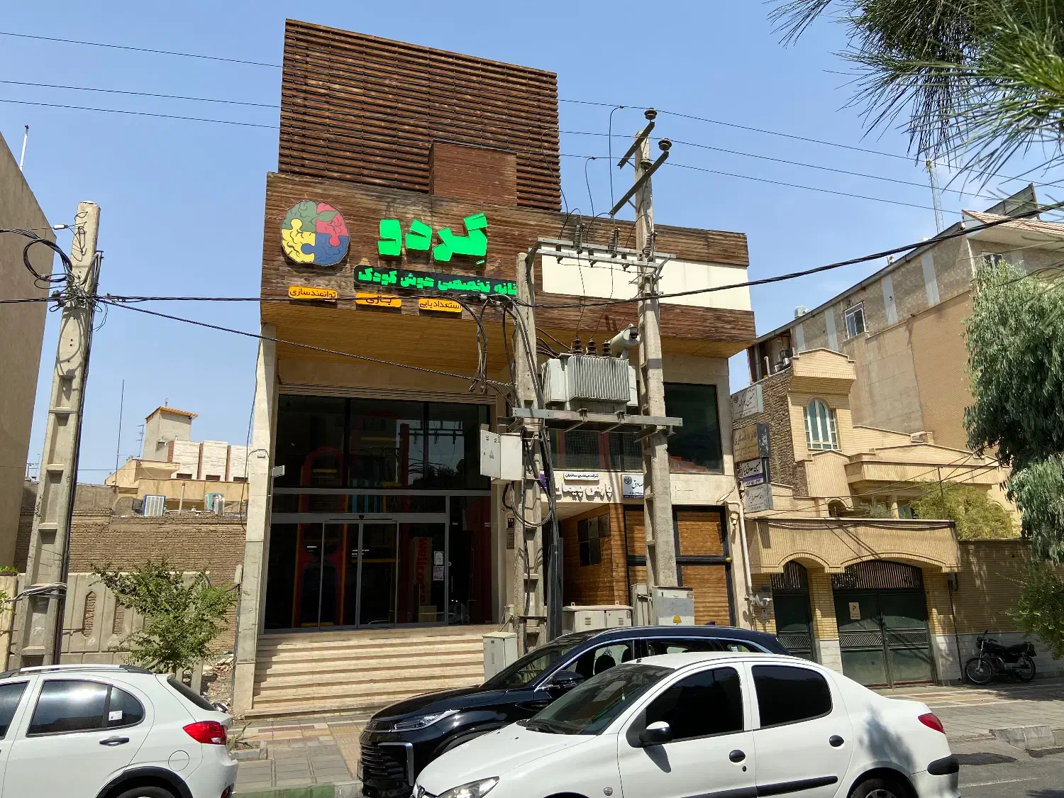 نیروی خدماتی|استخدام سرایداری و نظافت|قم, زنبیل آباد|دیوار