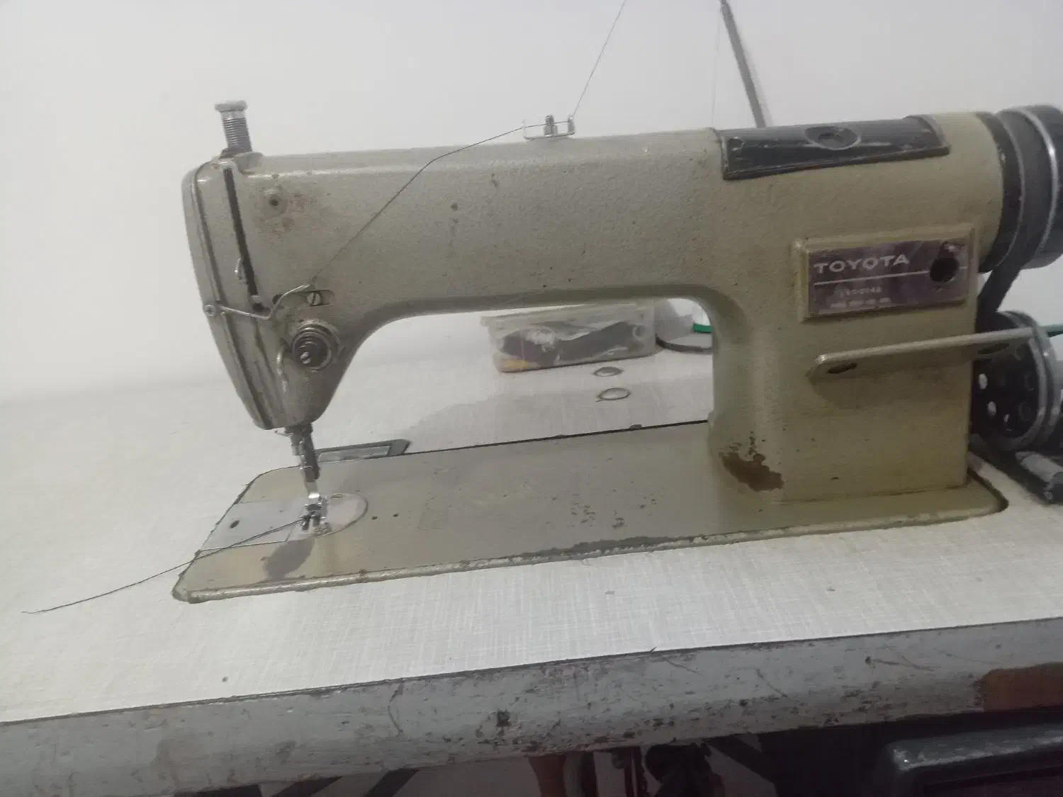 چرخ صنعتی درحد نو مارک تویتا اصلی|چرخ خیاطی و ریسندگی|قروه, |دیوار