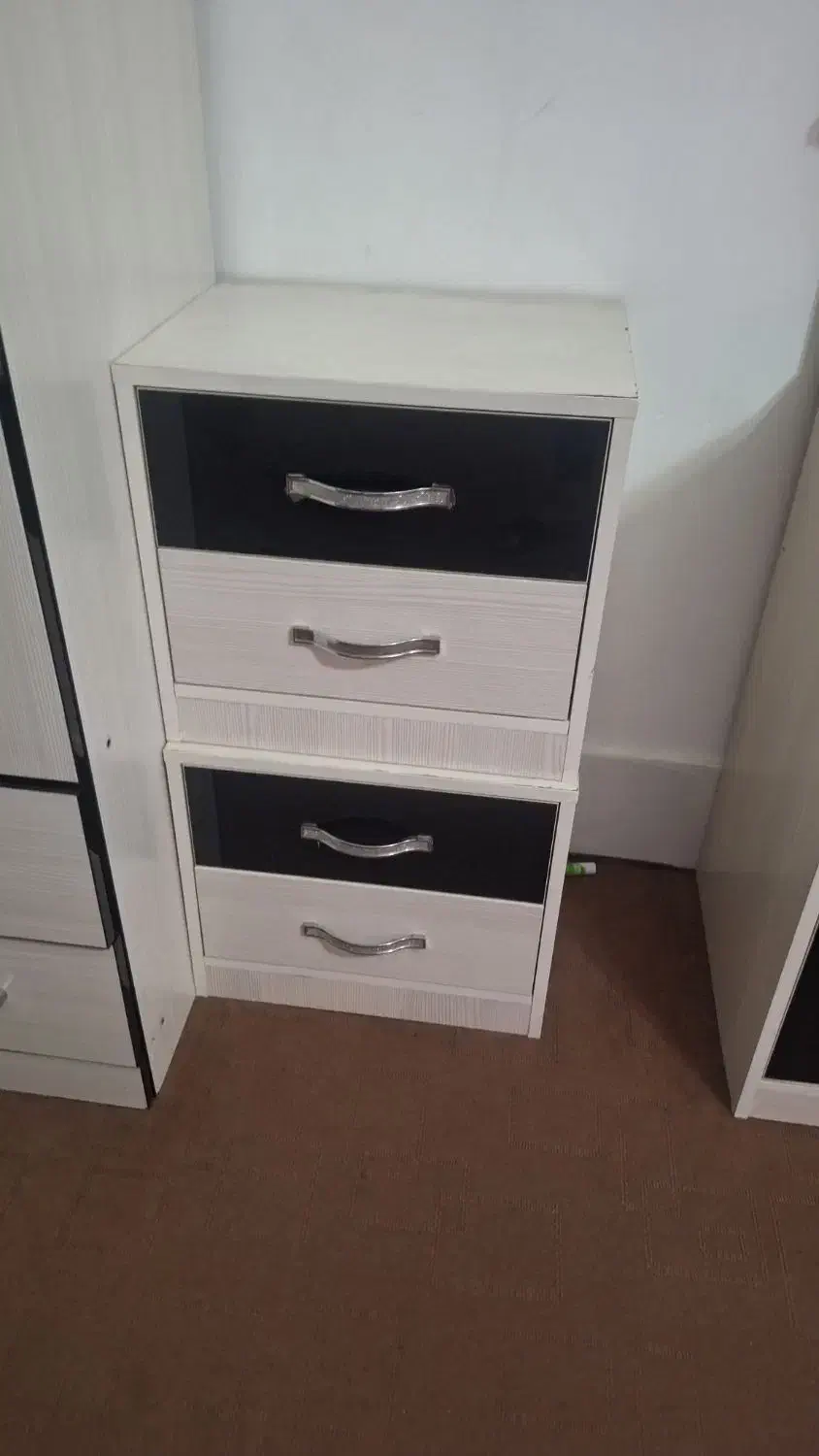 تخت و پاتختی کاملا سالم|تخت و سرویس خواب|قم, چهل اختران|دیوار