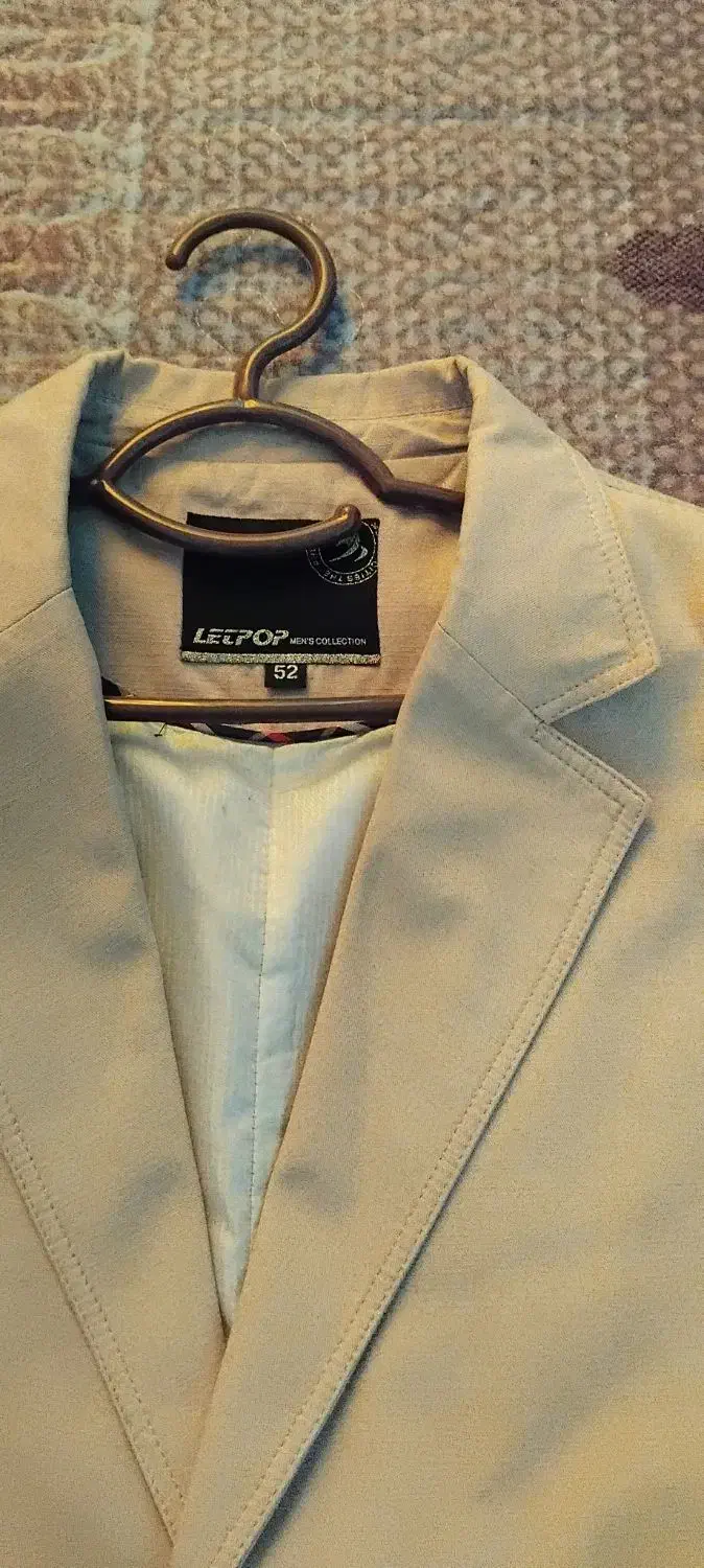 تعدادی پولیورکاموایی دست بافت اسپرت و کت مردانه|لباس|اندیشه, اندیشه فاز ۴|دیوار