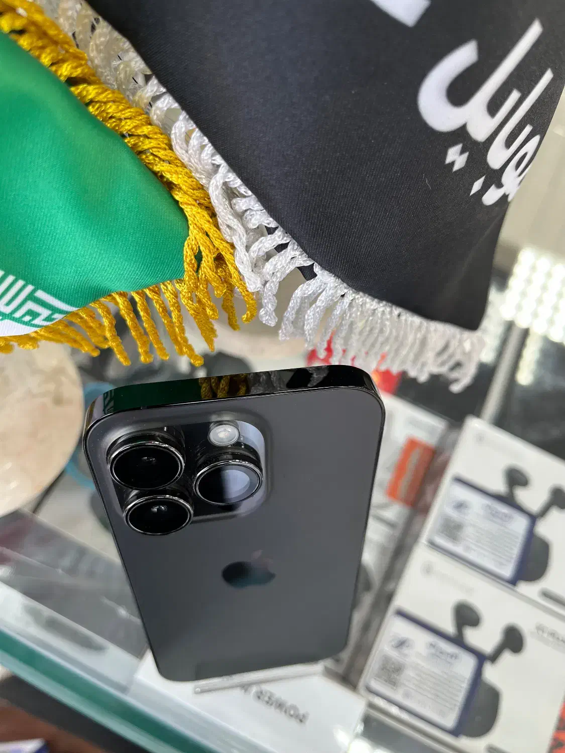 iphone14pro|موبایل|قم, چهل درخت‎|دیوار