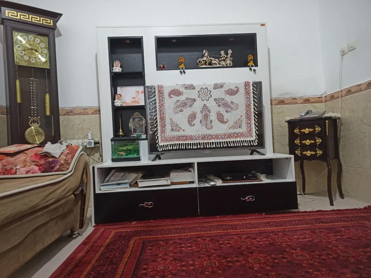 میز تلویزیون و مبل راحتی 7نفره.|مبلمان خانگی و میز عسلی|مرودشت, دولت آباد|دیوار