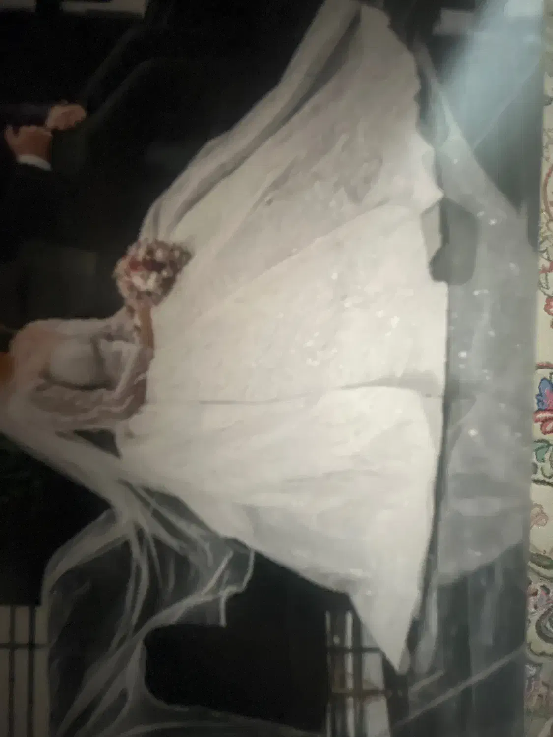 لباس عروس|لباس|ری, شهادت|دیوار