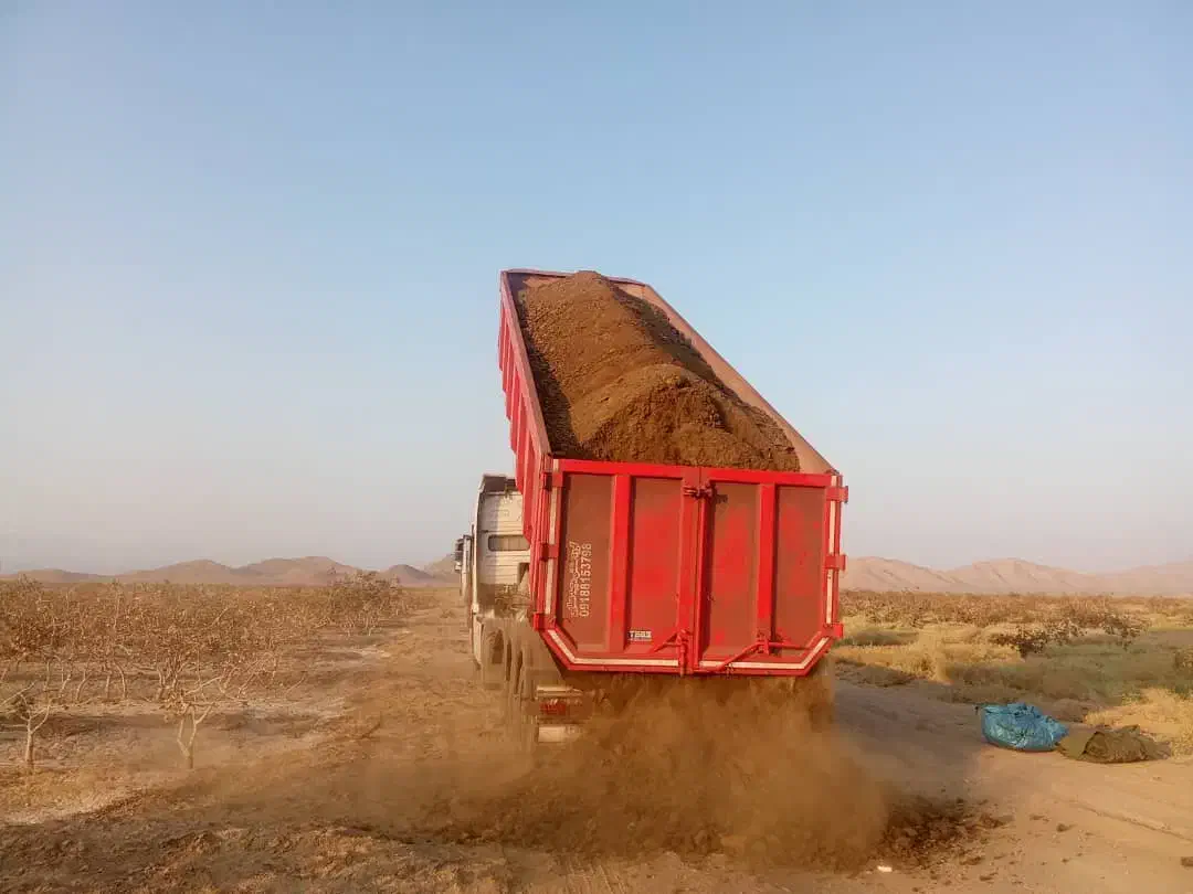 توزیع کودهای گاوی ودامی|خدمات باغبانی و درختکاری|نائین, |دیوار