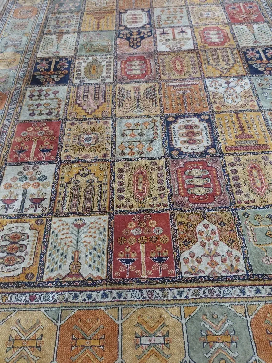 فرش طرح خشتی|فرش|قم, هنرستان|دیوار