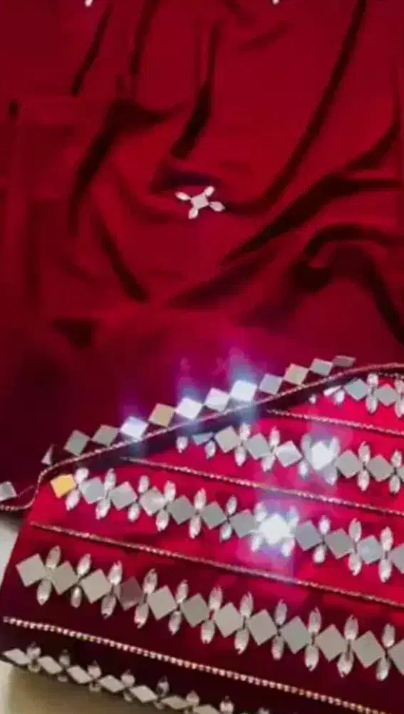 لباس سنگی|لباس|خاش, |دیوار