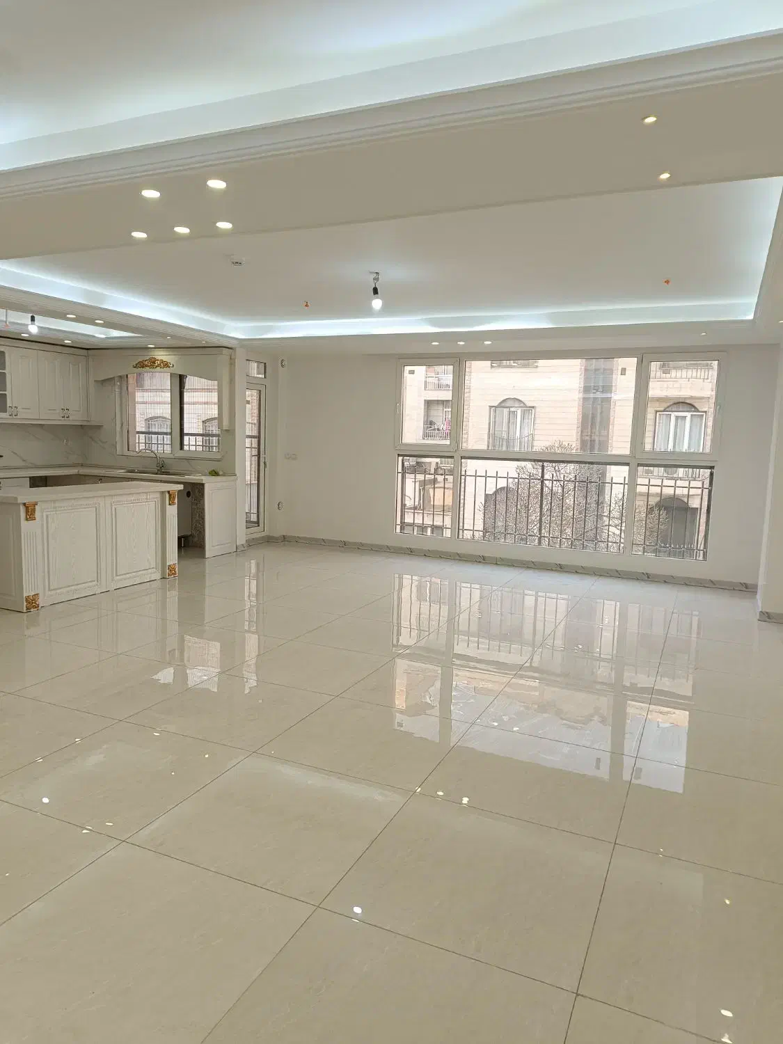 سعادت آباد ۱۳۵متر ۳ خواب /نوساز/غرق در نور