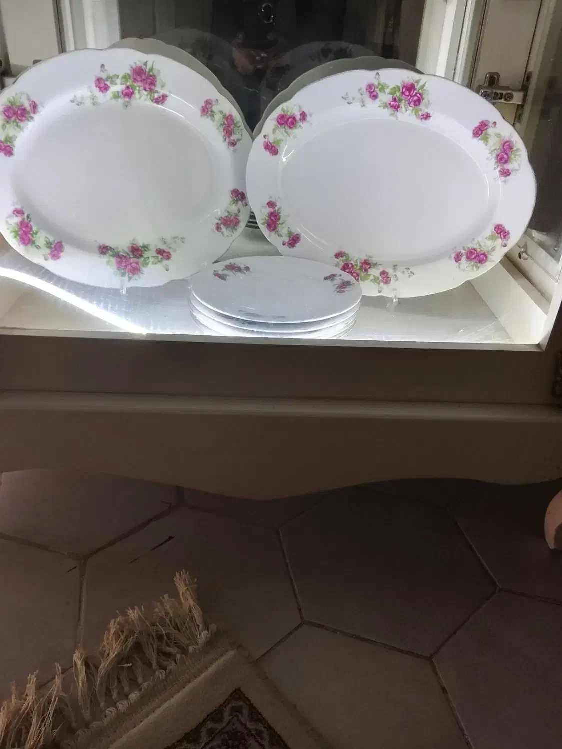 ظروف چینی گل سرخ قدیمی|ظروف سرو و پذیرایی|گنبد کاووس, |دیوار