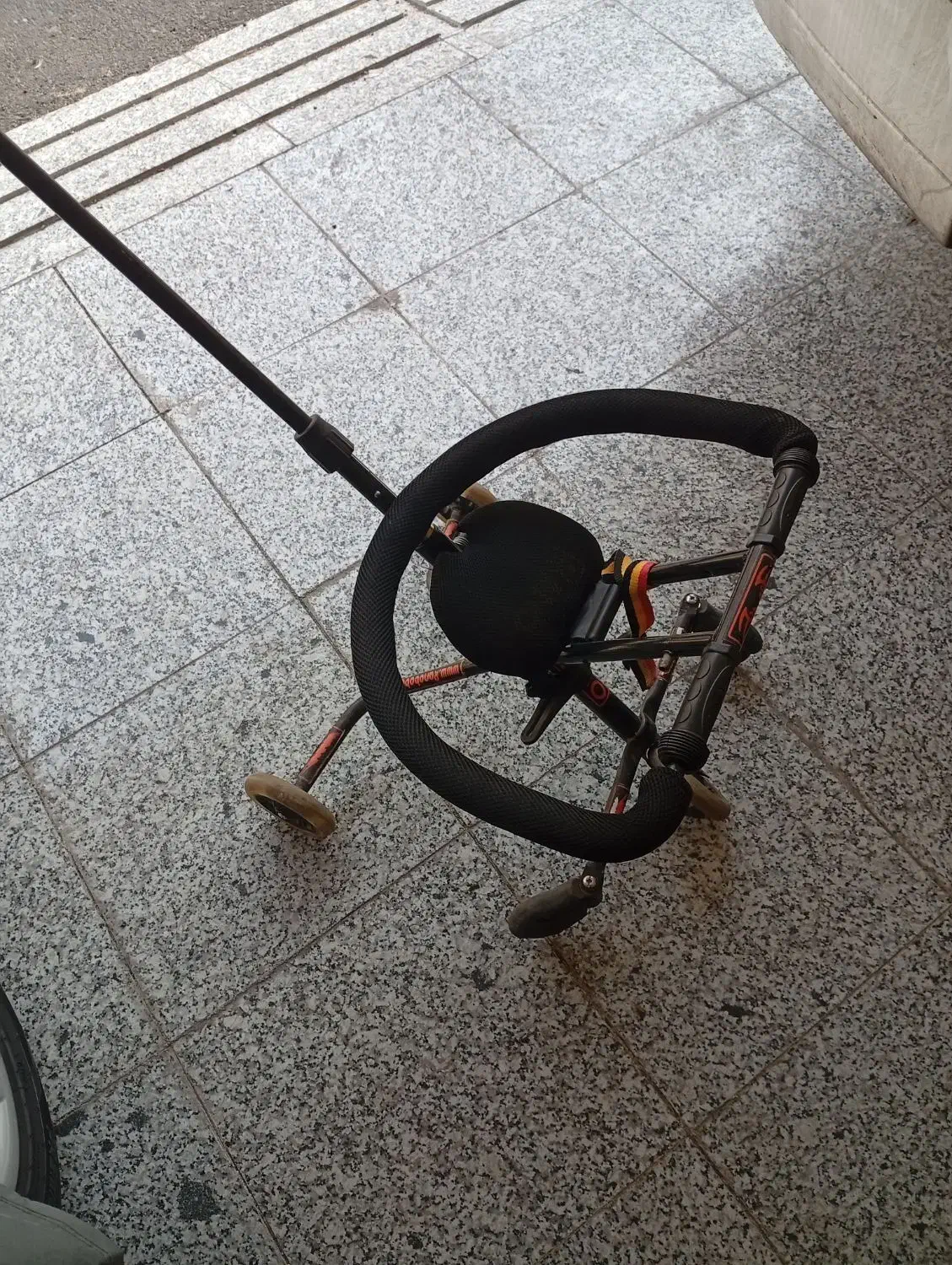 رانو کودک سالم و تمیز تحمل وزن تا پنجاه کیلو|کالسکه و لوازم جانبی|رشت, نیروی دریایی|دیوار